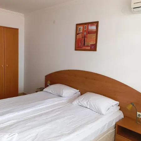 ホテル Monastery 1 Complex First Line